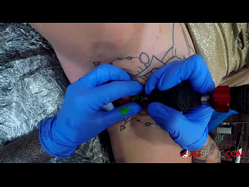 ❤️ Sully Savage-k izugarri tatuatu zuen klitorian tatuaje bat egin zuen Porno ederra gurean eu.com-porn-hat.ru ❌️❤